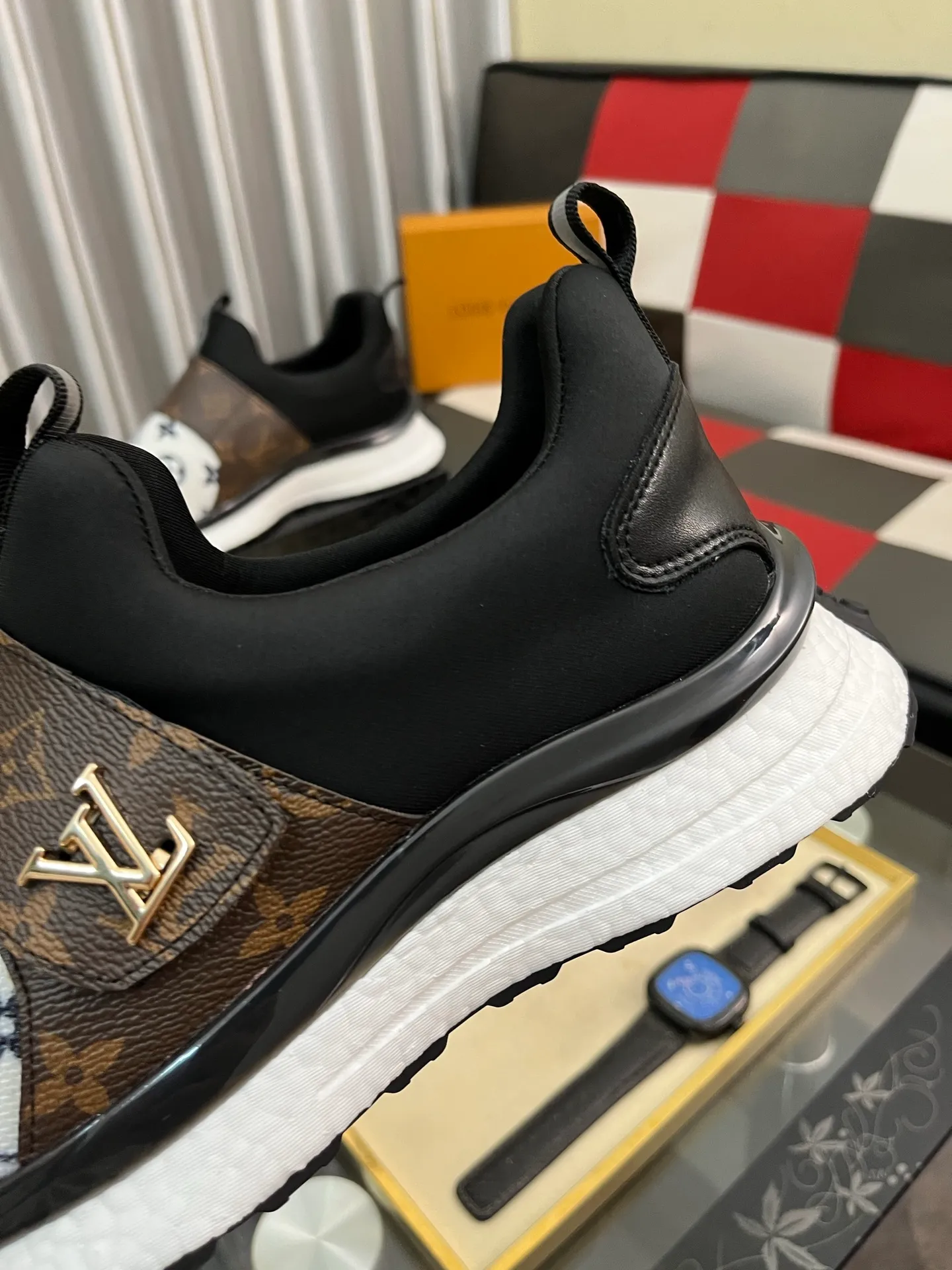 Men's shoes💰458⌚️⌚️"LOUI* VUITTO*" latest popular men's casual shoes ✔️This model is made of original breathable fly woven fabric, super shiny in real life⚡️ Fashionable and versatile, the toe last shape is firm and full, the soles are made from LV original mold and can be put in and out at will. It is light and comfortable for the foot~Purely handmade, details determine the quality! Size:38-442️⃣Colors available